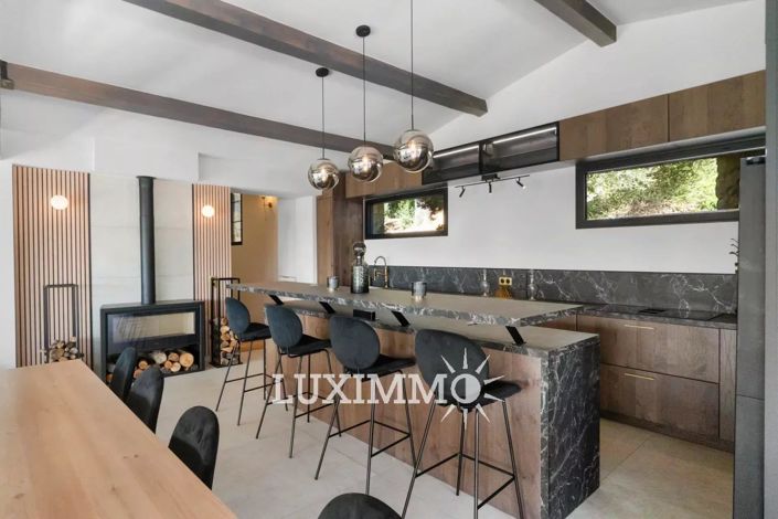 Image No.9-5 Bed House for sale