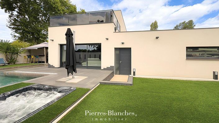 Image No.10-4 Bed House for sale