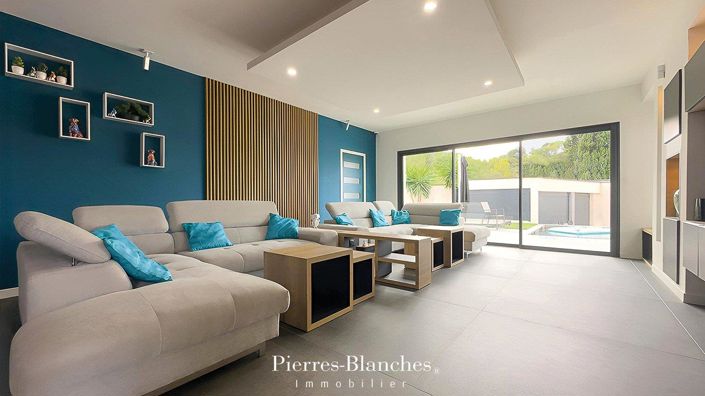 Image No.2-4 Bed House for sale