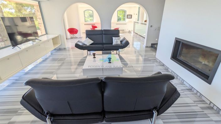 Image No.11-5 Bed House for sale