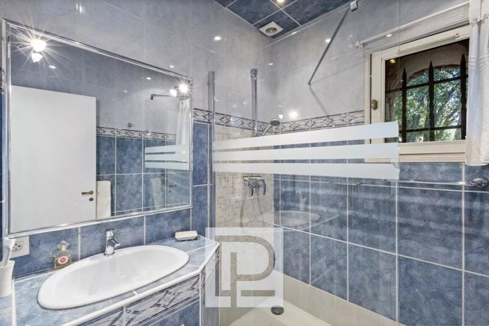 Image No.28-6 Bed House for sale