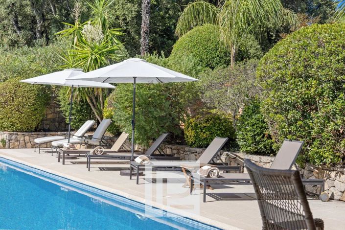 Image No.8-6 Bed House for sale