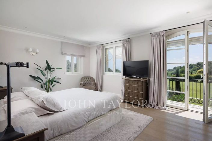 Image No.16-8 Bed House for sale