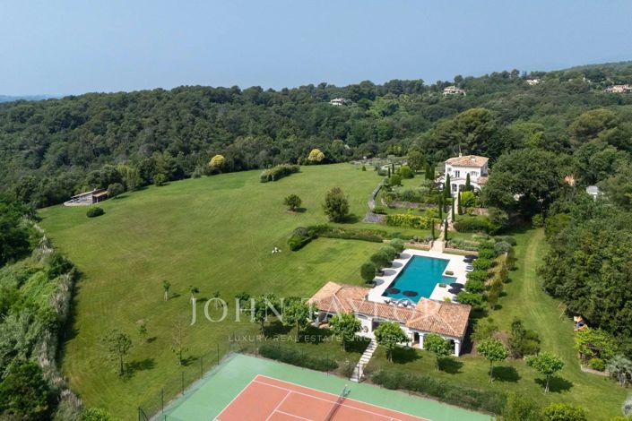 Image No.2-8 Bed House for sale