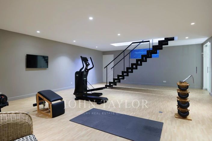 Image No.22-8 Bed House for sale