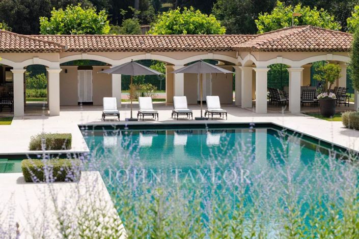 Image No.6-8 Bed House for sale