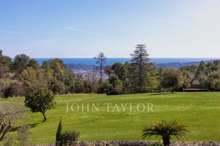 Image No.7-8 Bed House for sale