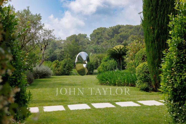 Image No.9-8 Bed House for sale