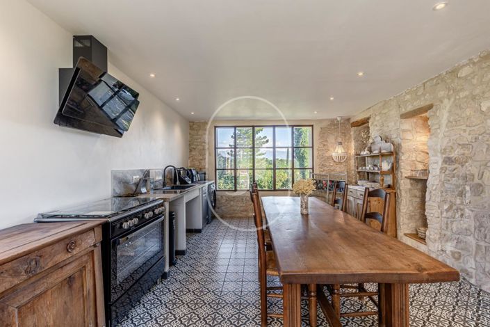 Image No.10-Maison de 9 chambres à vendre à Pernes-les-Fontaines