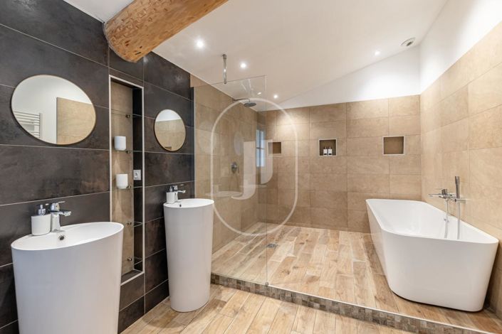 Image No.7-Maison de 9 chambres à vendre à Pernes-les-Fontaines