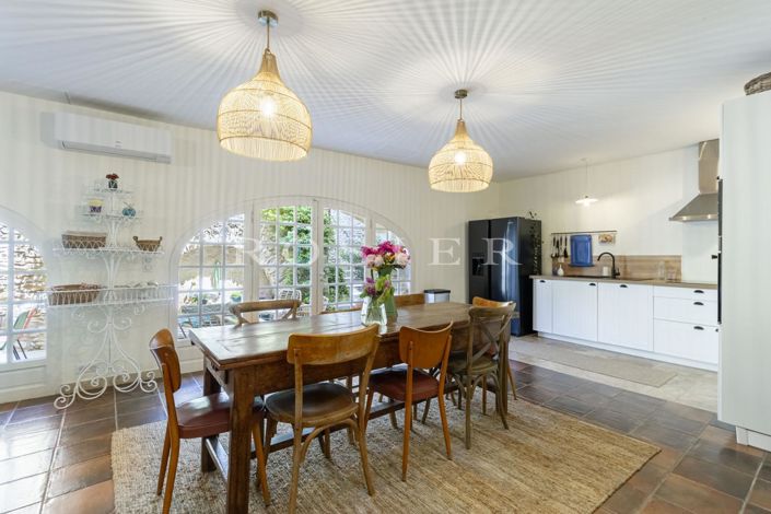 Image No.4-Maison de 7 chambres à vendre à Lagnes