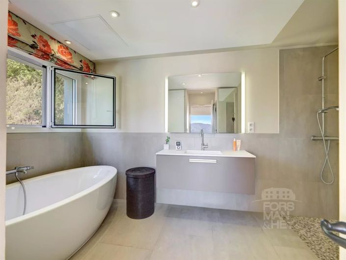 Image No.9-4 Bed House for sale