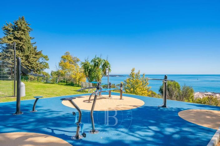 Image No.10-3 Bed Apartment for sale