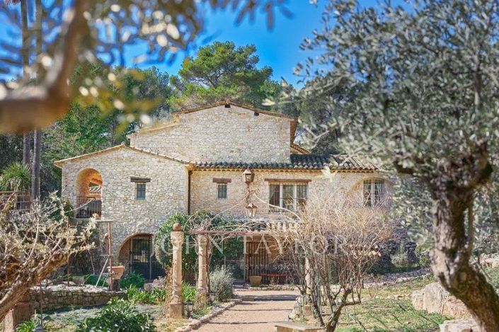 Image No.10-8 Bed House for sale