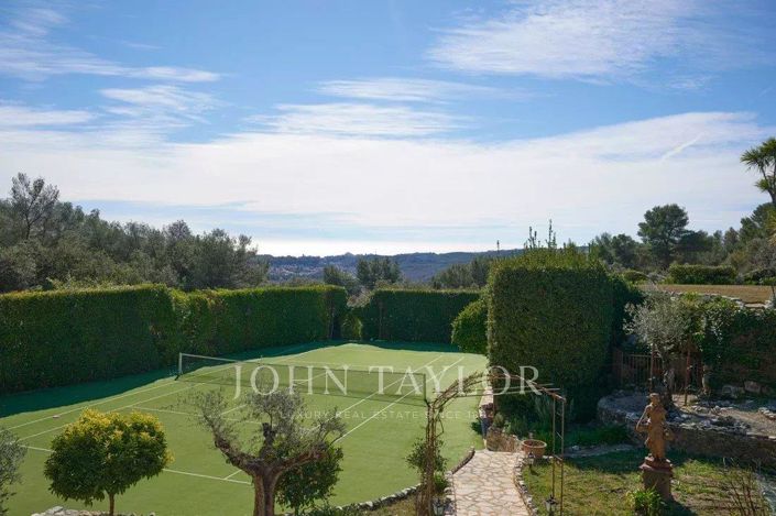 Image No.8-8 Bed House for sale