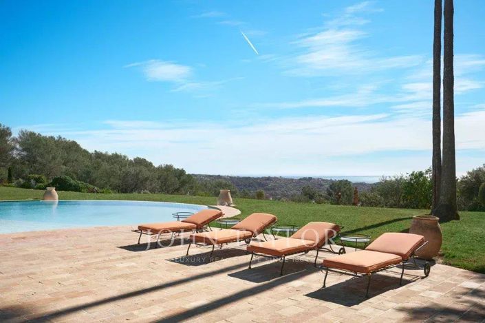 Image No.9-8 Bed House for sale