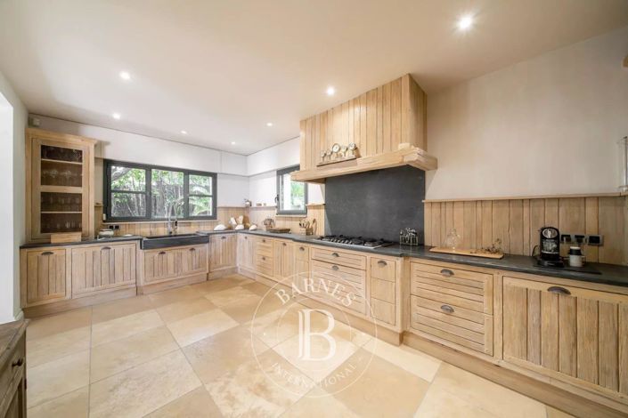 Image No.4-5 Bed House for sale