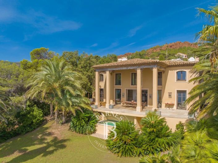 Image No.8-5 Bed House for sale