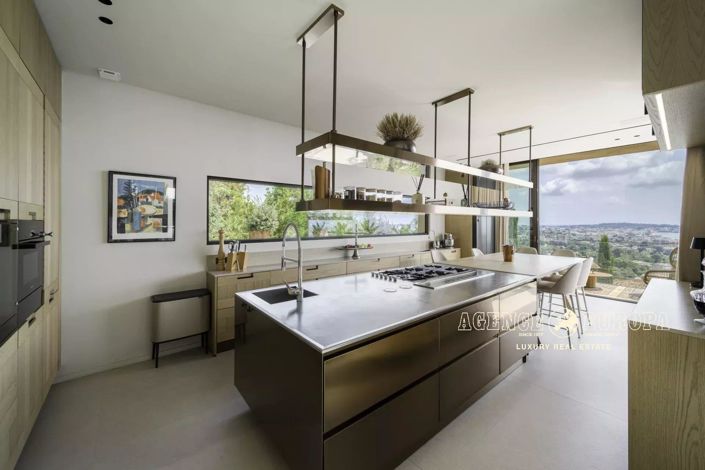 Image No.12-5 Bed House for sale