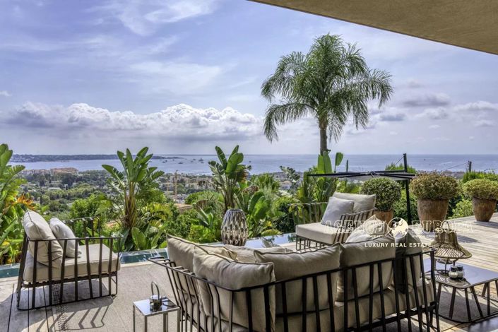 Image No.9-5 Bed House for sale