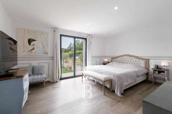 Image No.8-4 Bed House for sale