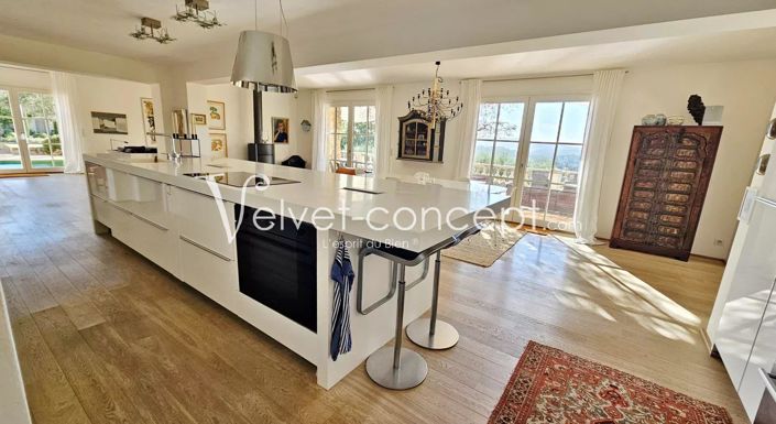 Image No.8-4 Bed House for sale