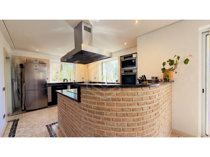 Image No.10-6 Bed House for sale