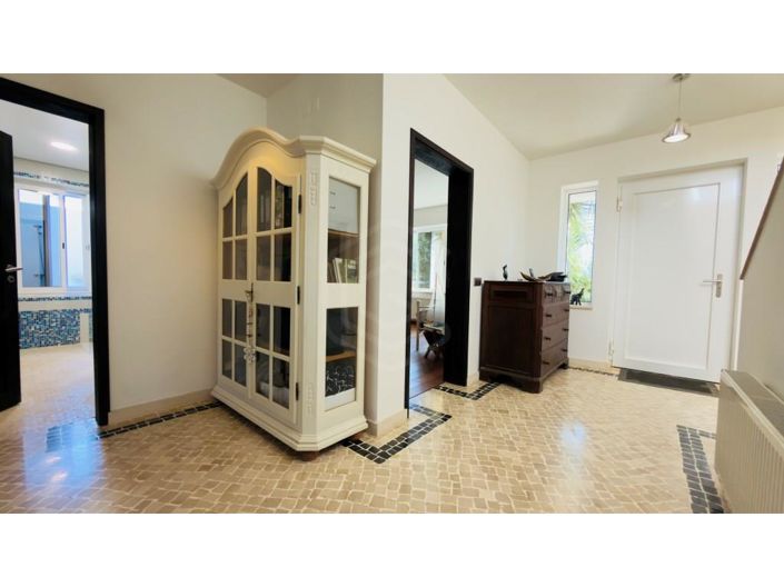 Image No.5-6 Bed House for sale