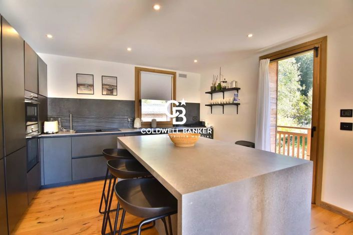 Image No.9-5 Bed House for sale