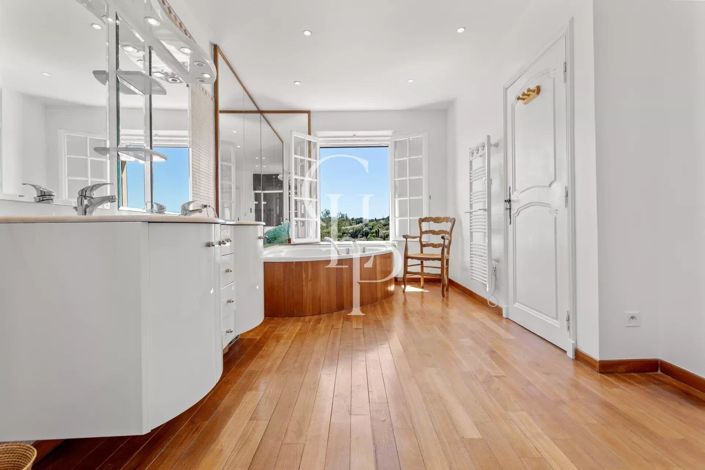 Image No.15-6 Bed House for sale