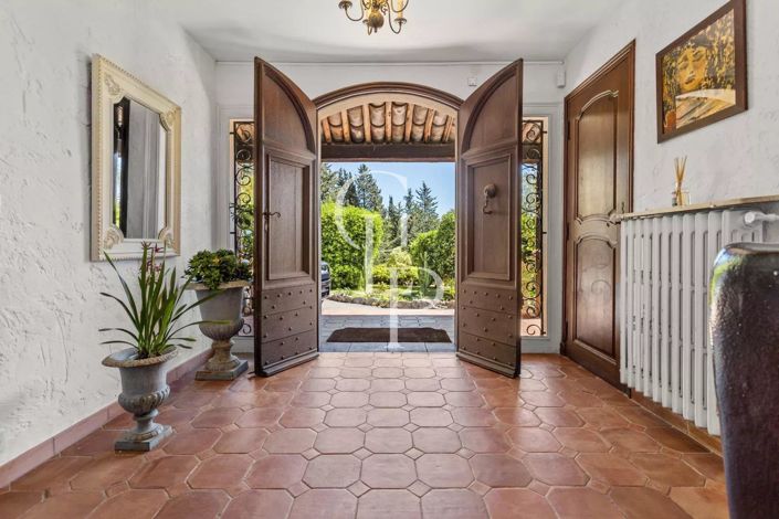 Image No.3-6 Bed House for sale