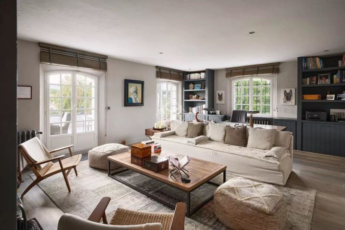 Image No.9-8 Bed House for sale