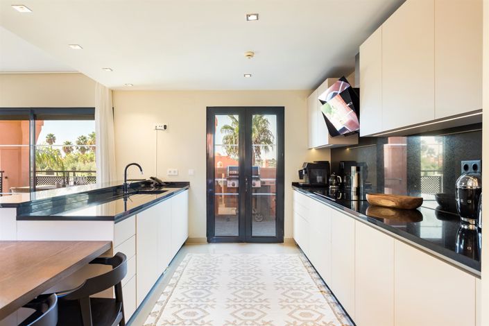 Image No.12-3 Bed House for sale