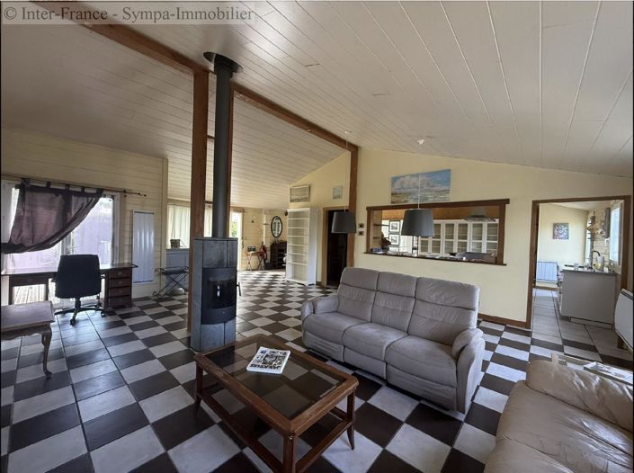 Image No.11-60 Bed Property for sale