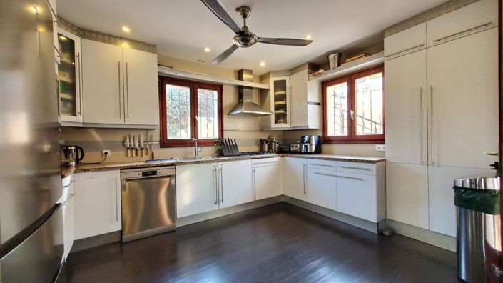 Image No.4-5 Bed House for sale