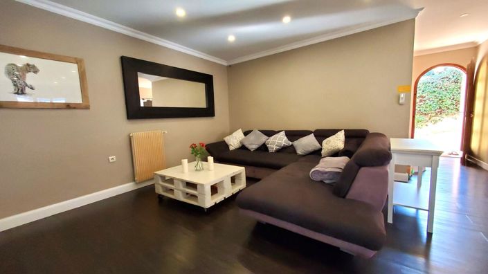 Image No.5-5 Bed House for sale