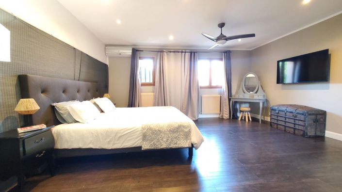 Image No.9-5 Bed House for sale