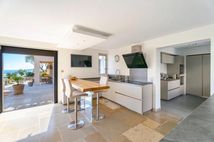 Image No.12-5 Bed House for sale