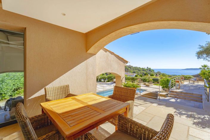 Image No.8-5 Bed House for sale