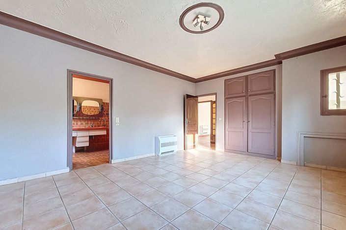 Image No.12-4 Bed House for sale