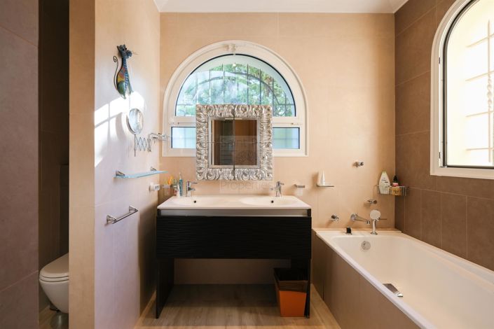 Image No.13-4 Bed House for sale