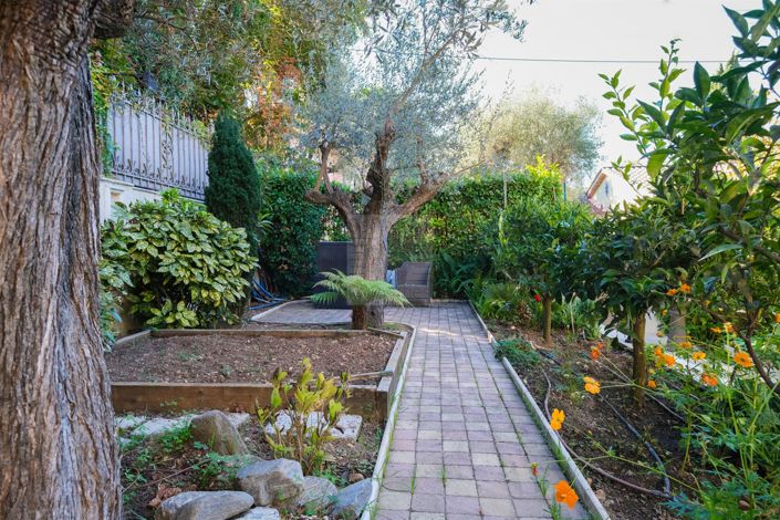 Image No.20-4 Bed House for sale