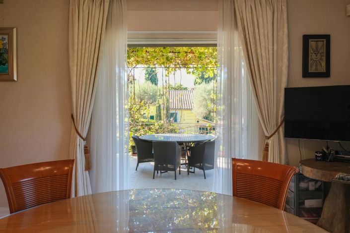 Image No.6-4 Bed House for sale