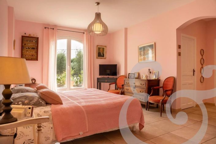 Image No.11-4 Bed House for sale