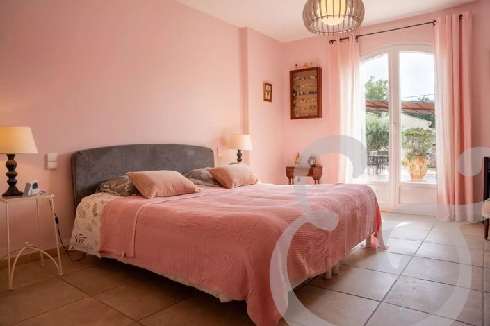 Image No.9-4 Bed House for sale