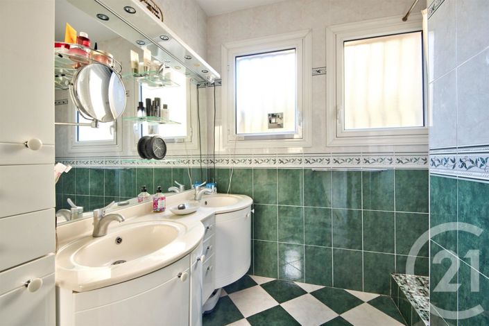 Image No.11-3 Bed Apartment for sale