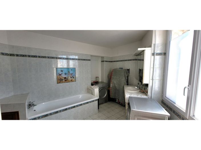 Image No.19-4 Bed House for sale