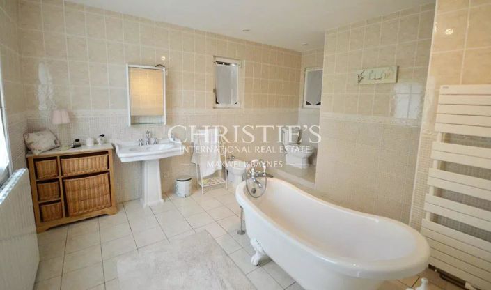 Image No.14-6 Bed House for sale