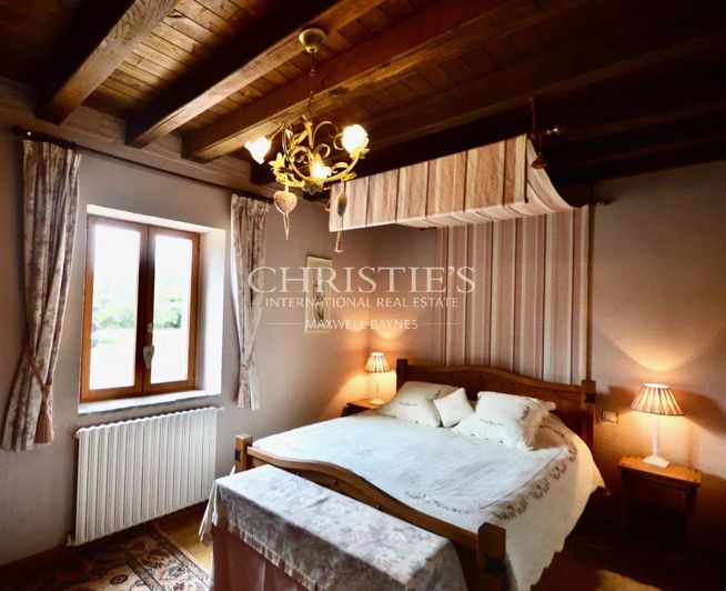 Image No.16-6 Bed House for sale