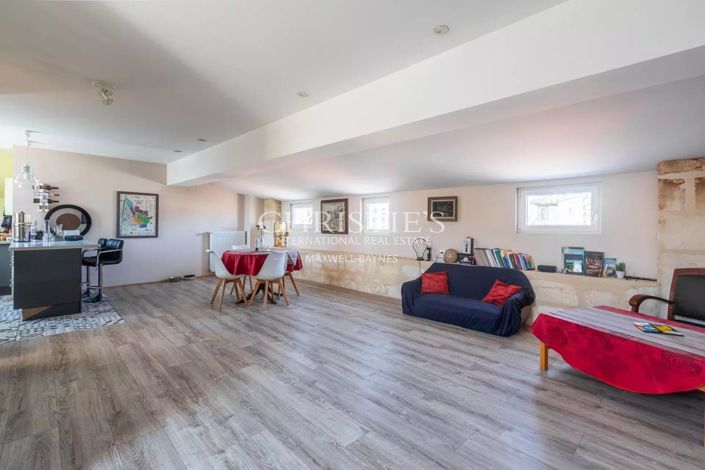 Image No.8-5 Bed House for sale